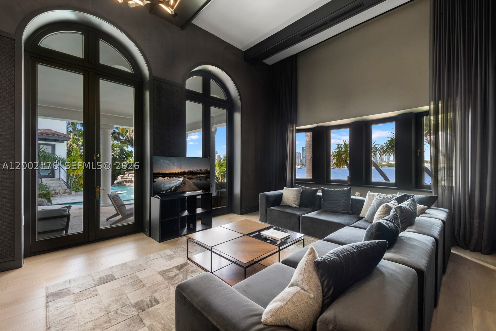 432 S Hibiscus Dr, Miami Beach FL 33139
