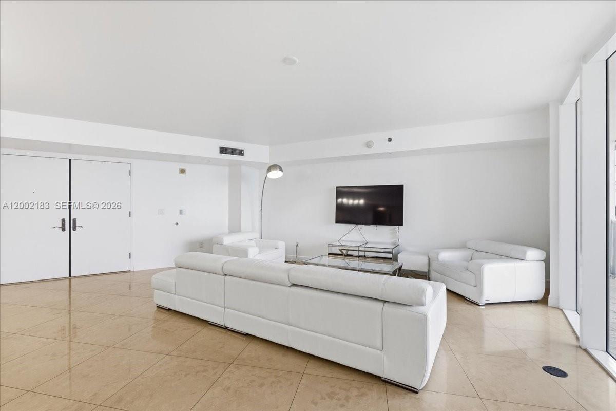 17201 Collins Ave #1107, Sunny Isles Beach FL 33160