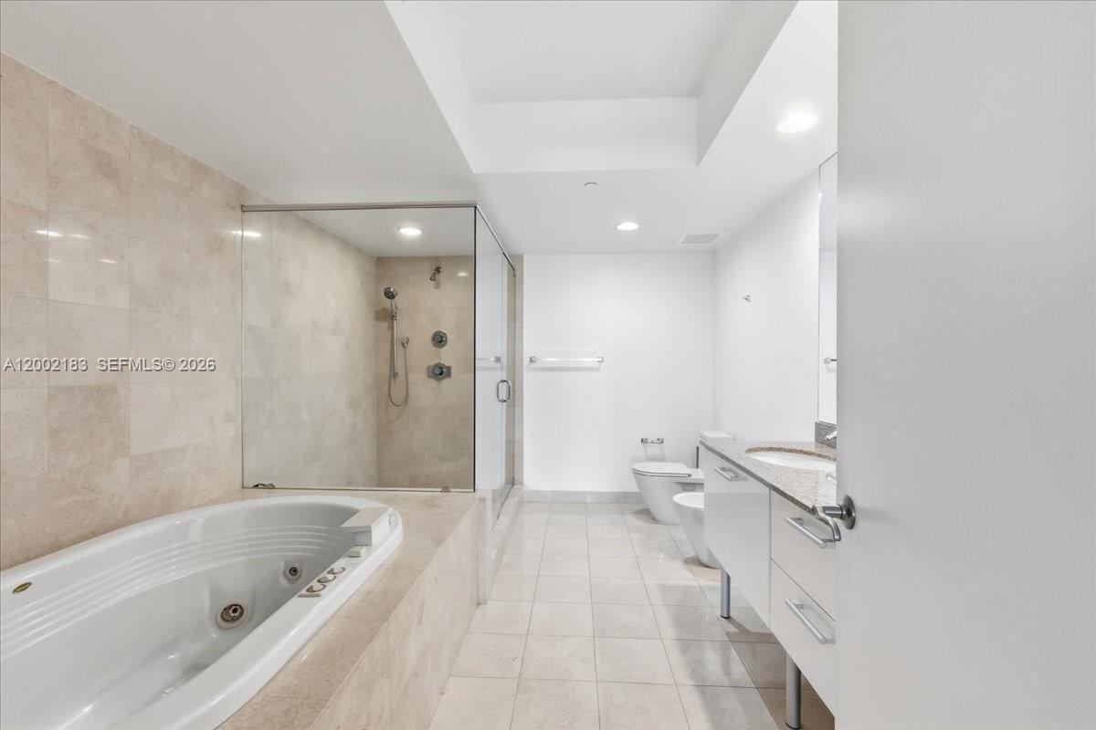 17201 Collins Ave #1107, Sunny Isles Beach FL 33160