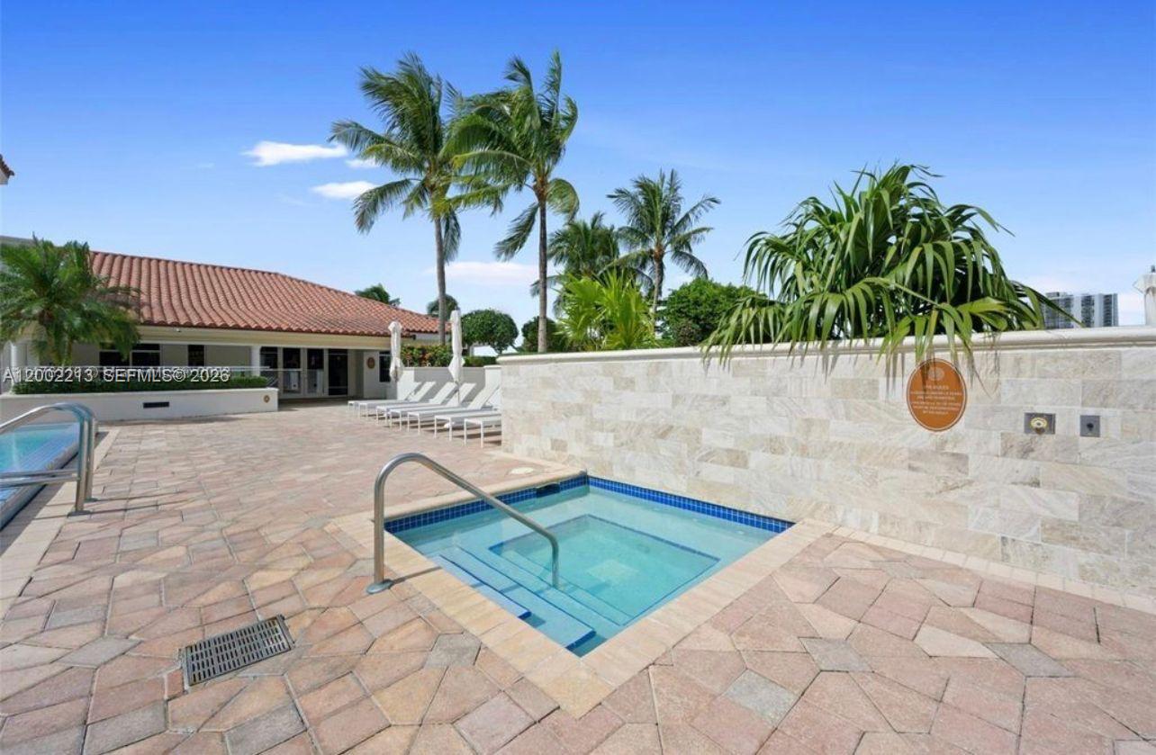 20000 E Country Club Dr #906, Aventura FL 33180