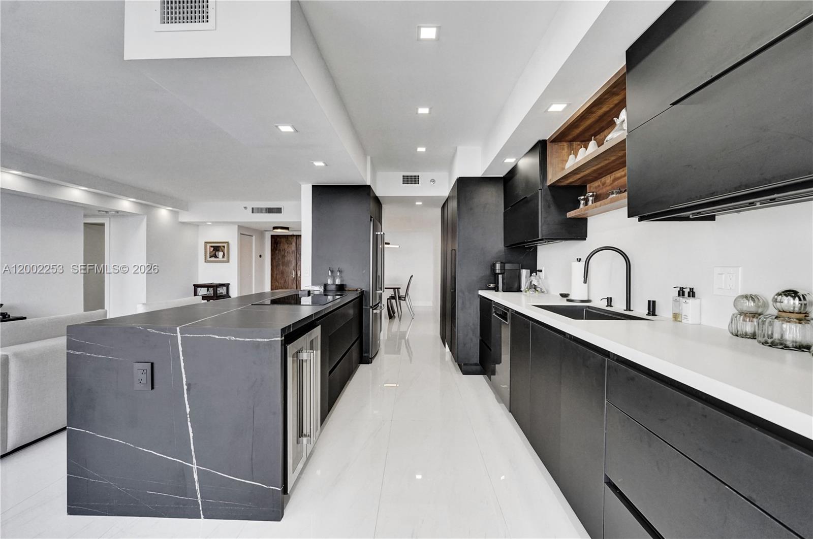 20281 E Country Club Dr #1503, Aventura FL 33180