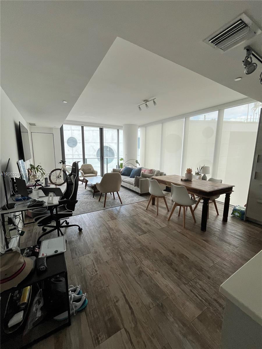 650 NE 32nd St #608, Miami FL 33137
