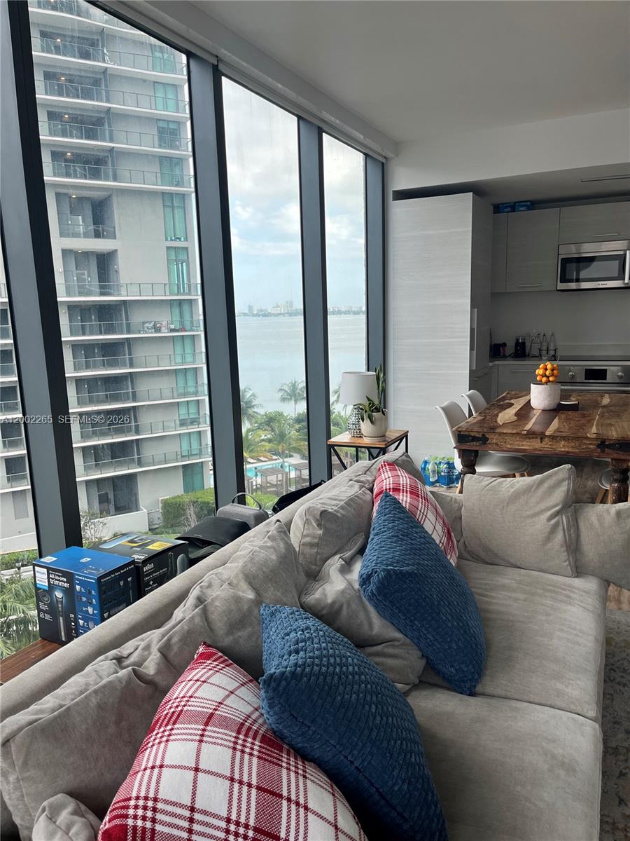 650 NE 32nd St #608, Miami FL 33137