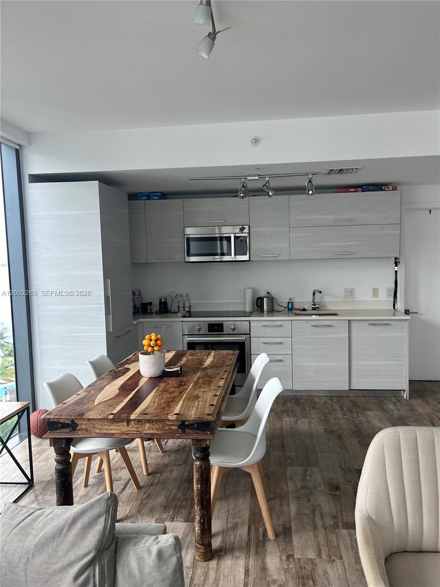 650 NE 32nd St #608, Miami FL 33137