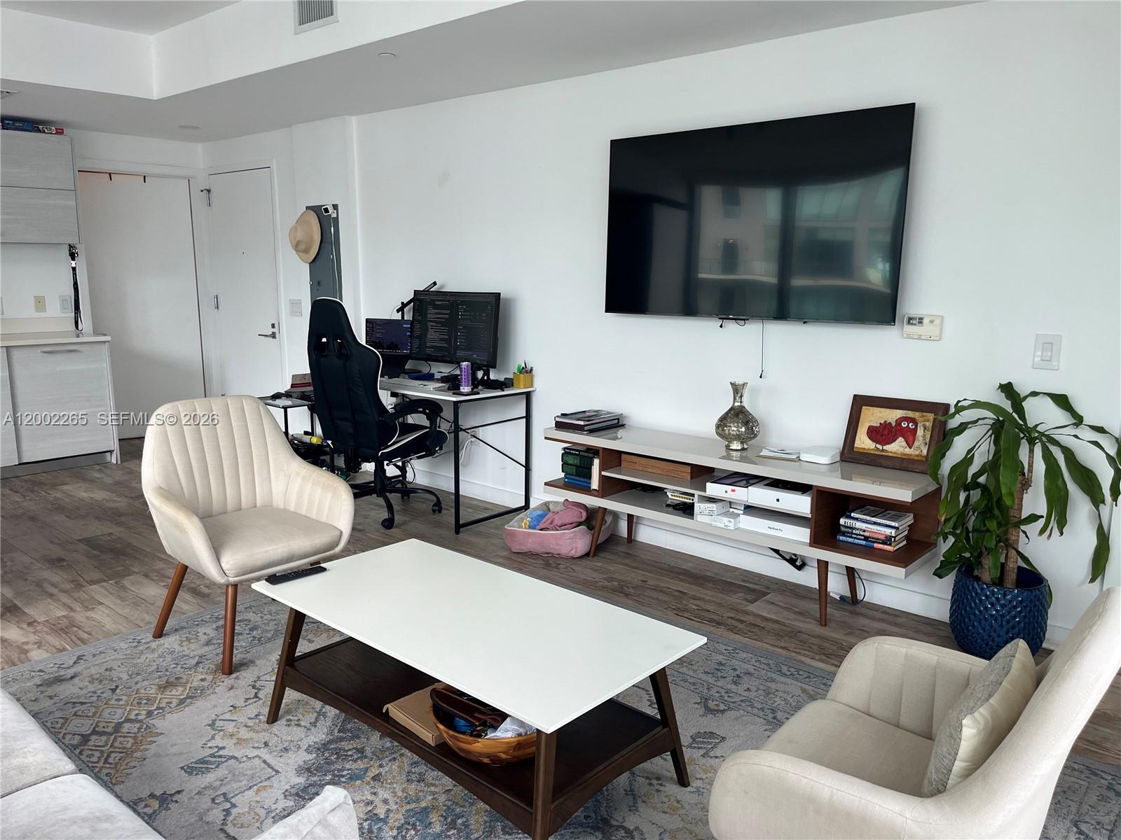 650 NE 32nd St #608, Miami FL 33137