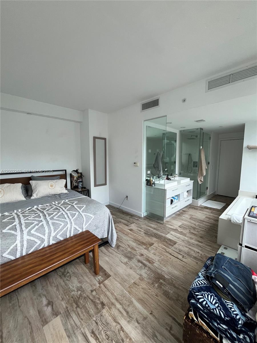 650 NE 32nd St #608, Miami FL 33137