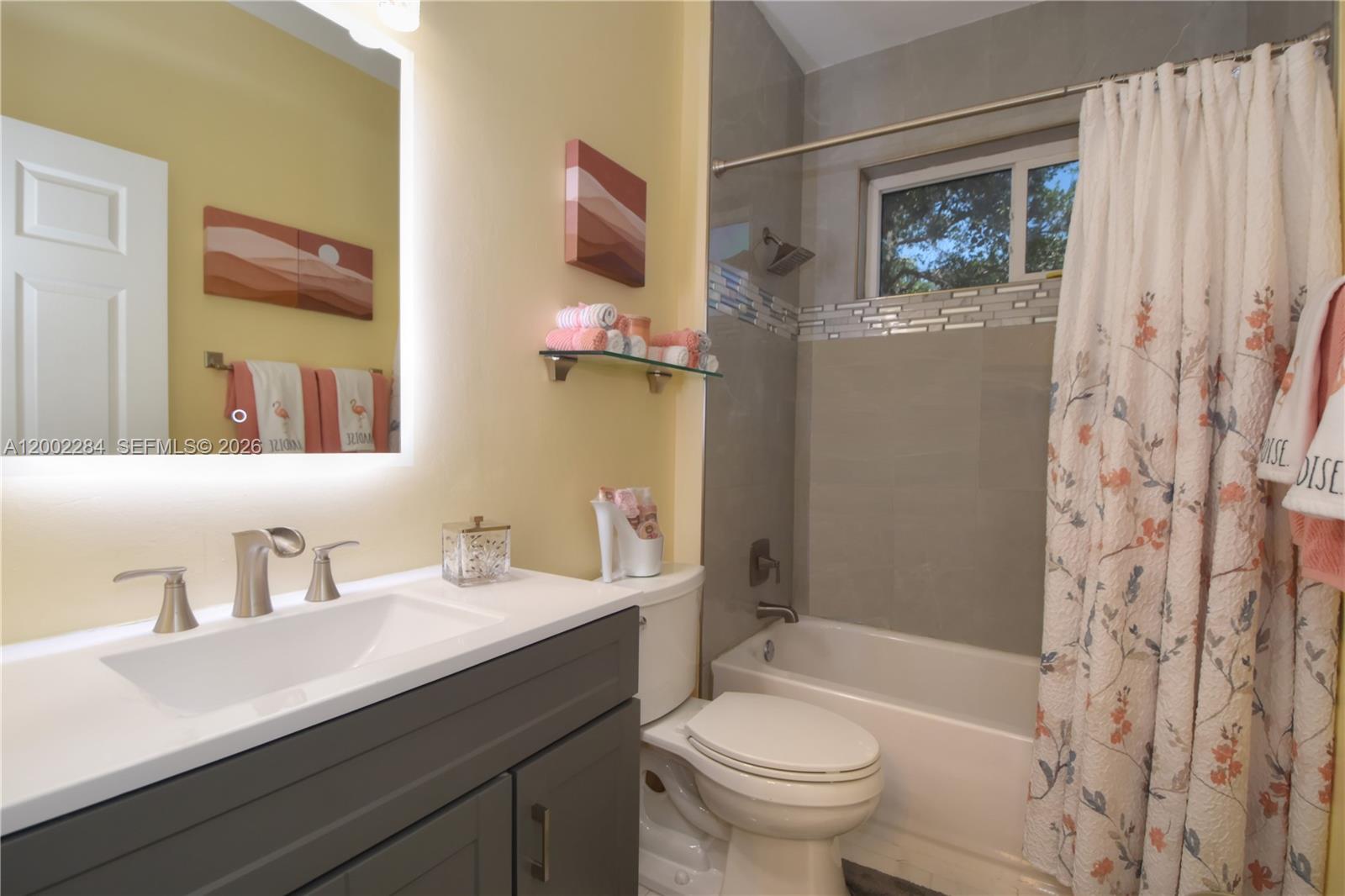 8733 NW 76th Dr, Tamarac FL 33321