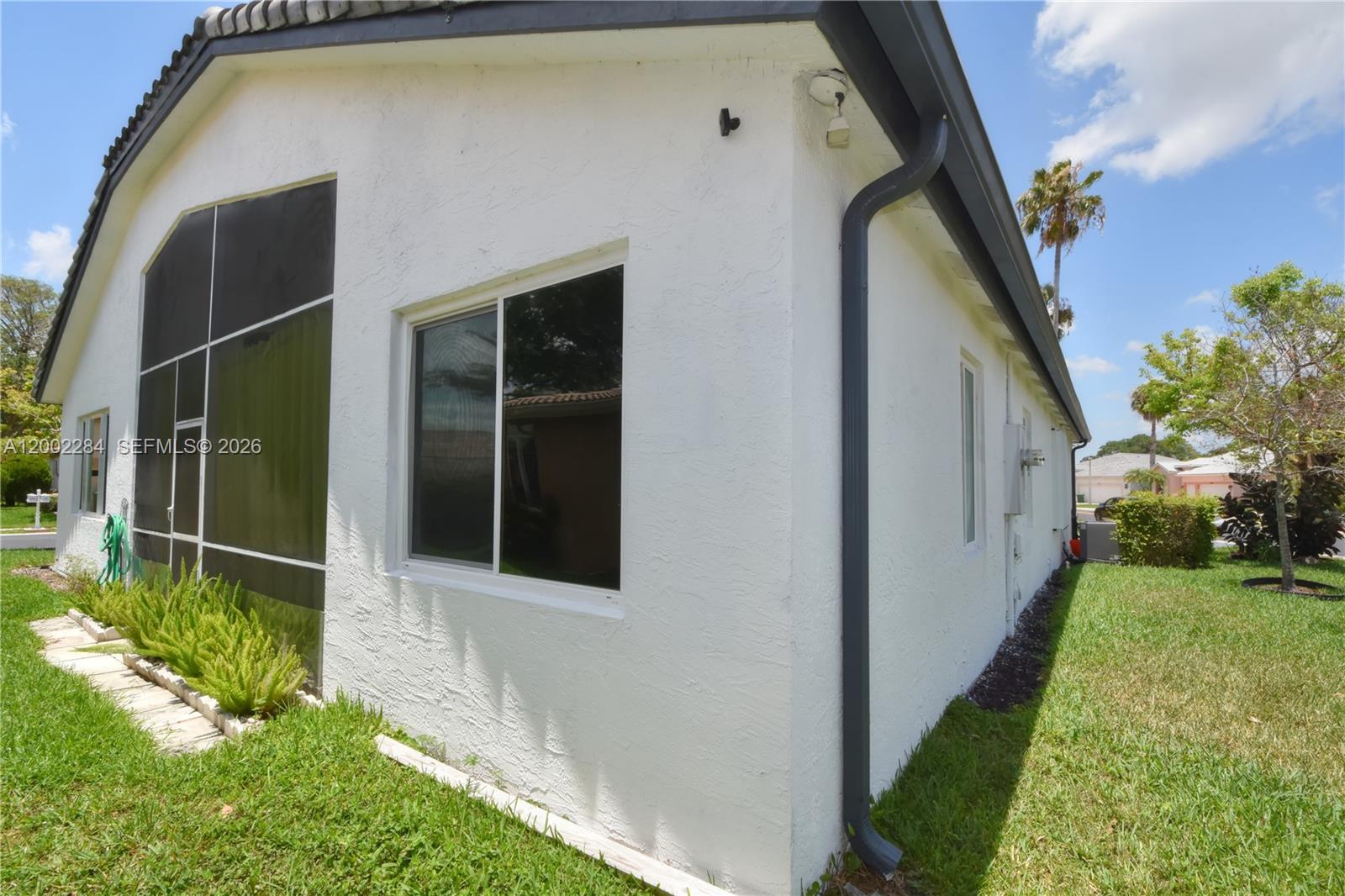 8733 NW 76th Dr, Tamarac FL 33321