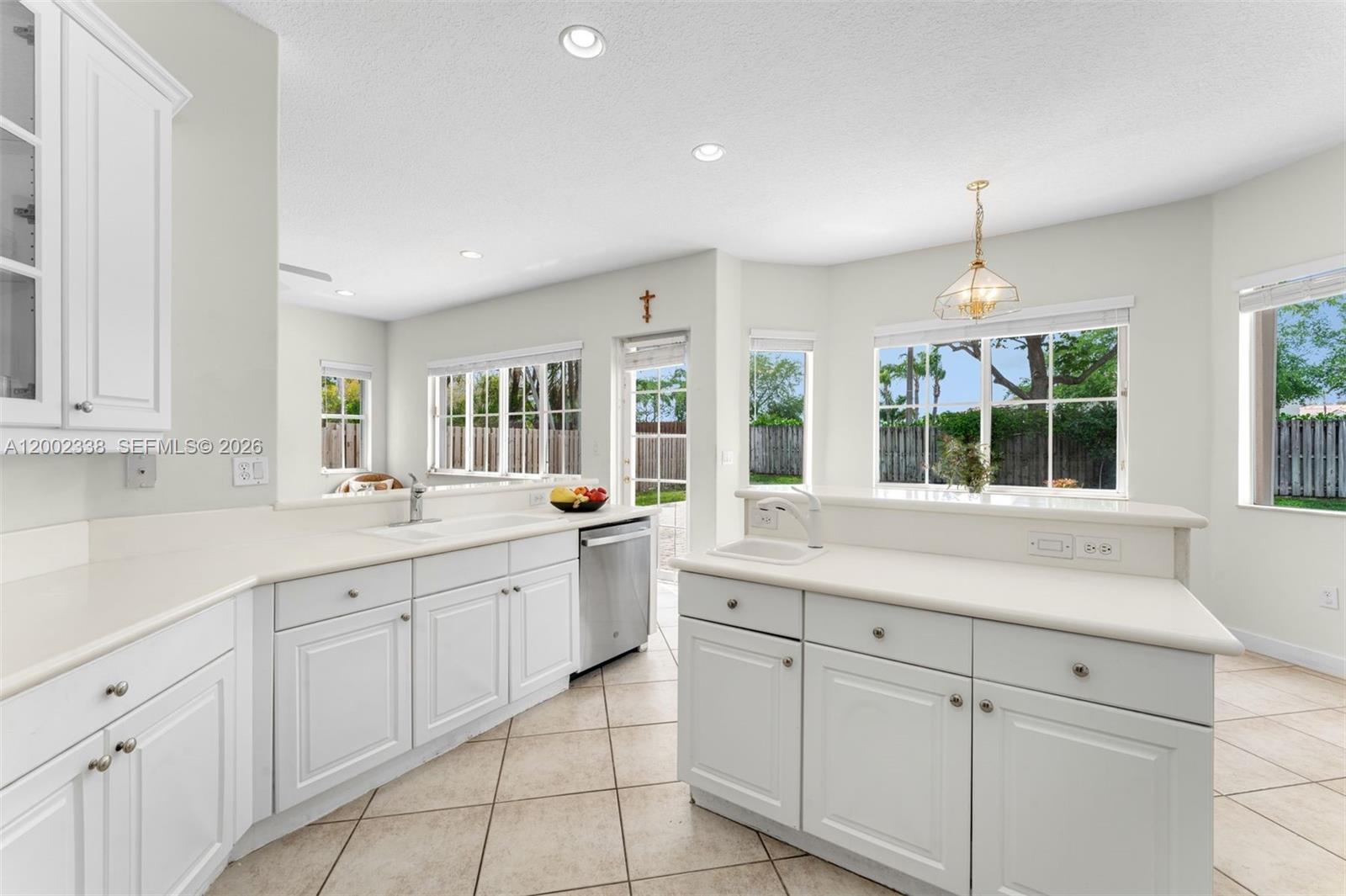 6914 NW 113th Pl, Doral FL 33178