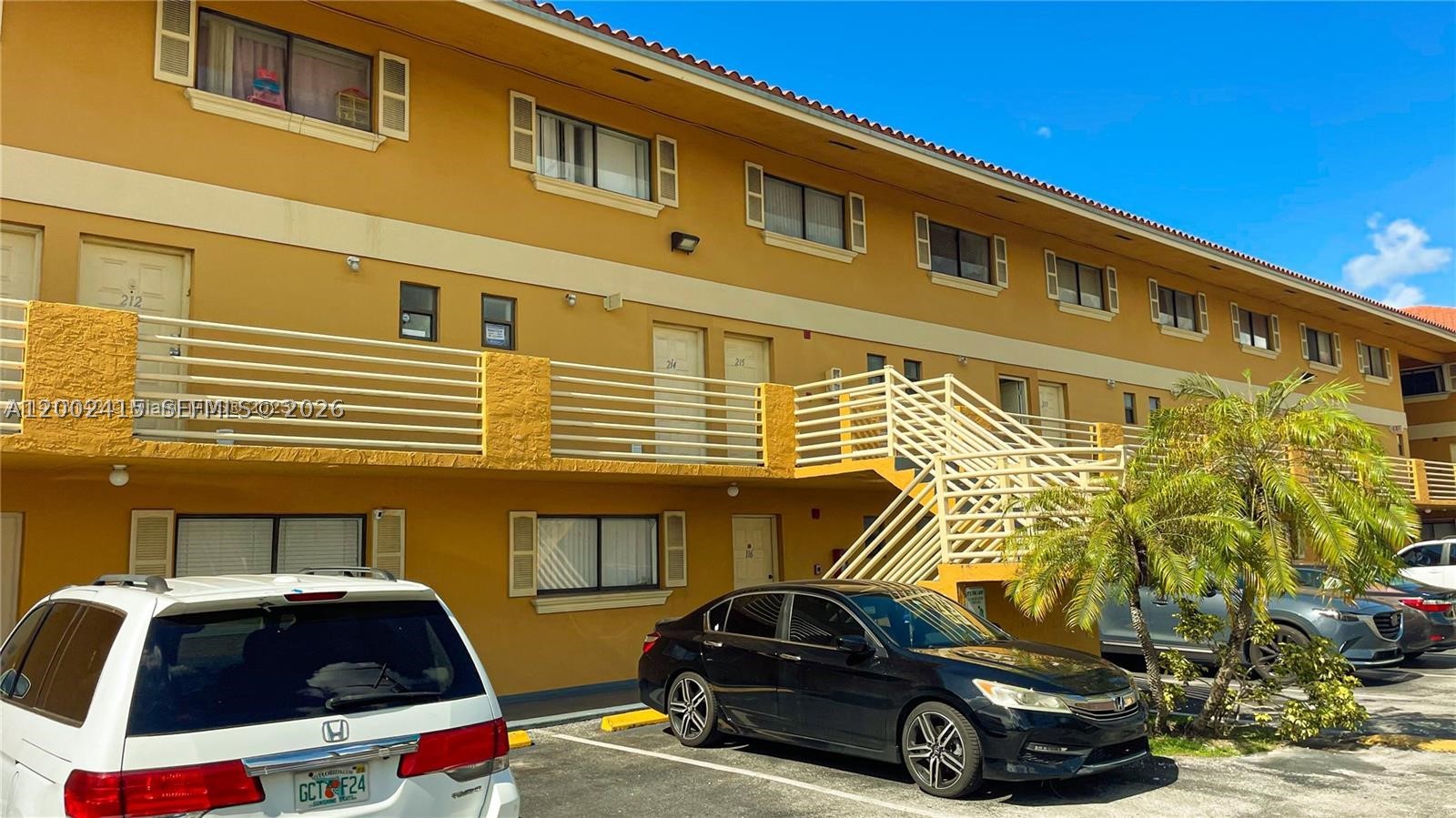 180 Royal Palm Rd #216, Hialeah Gardens FL 33016
