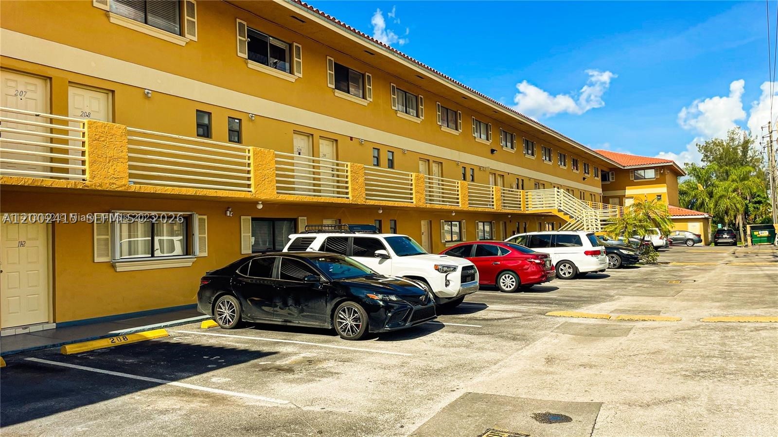 180 Royal Palm Rd #216, Hialeah Gardens FL 33016