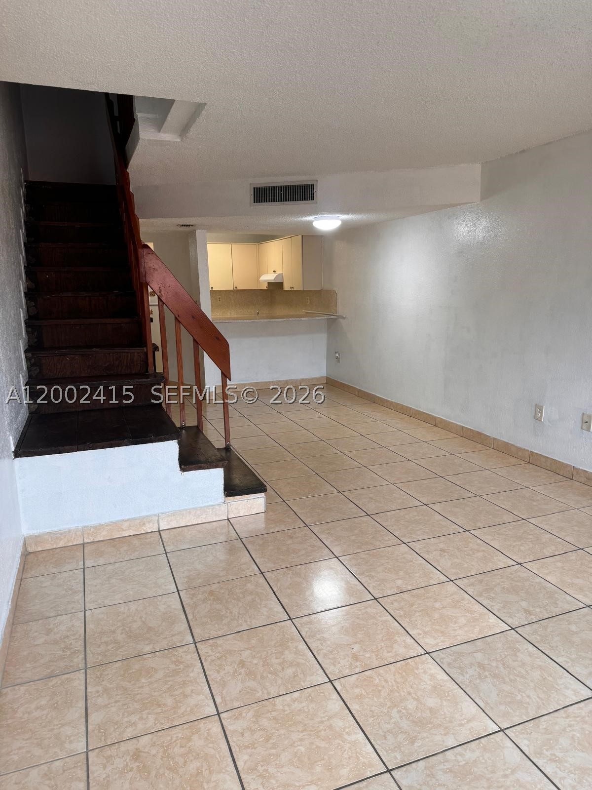 180 Royal Palm Rd #216, Hialeah Gardens FL 33016