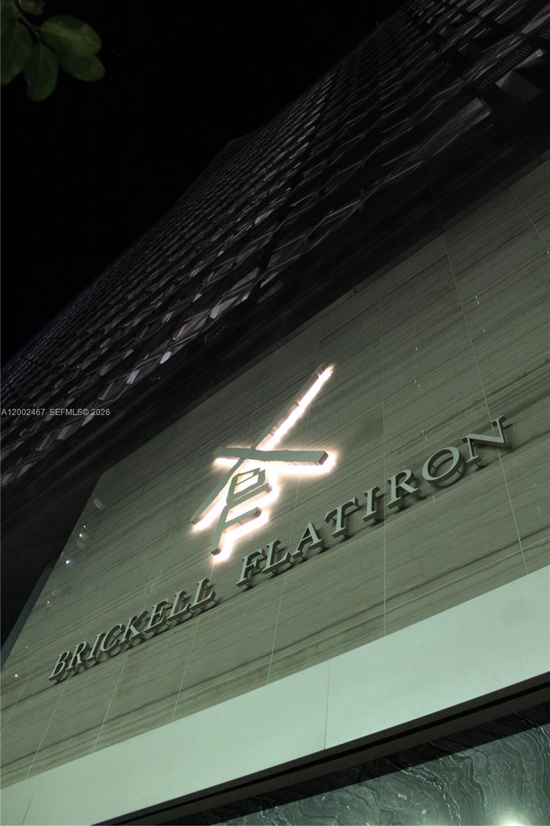 1000 Brickell Plz #1906, Miami FL 33131