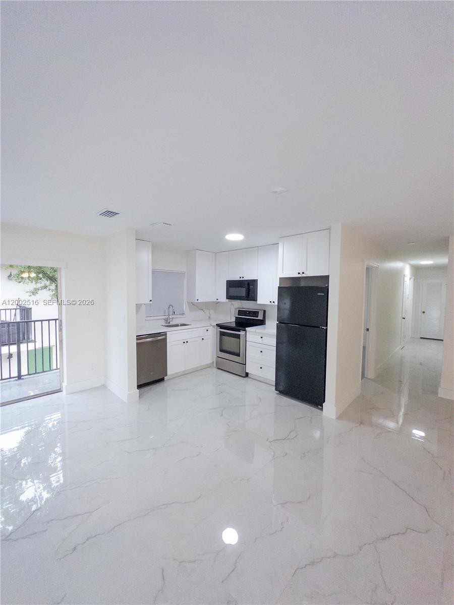 5400 NW 18th St #3N, Lauderhill FL 33313