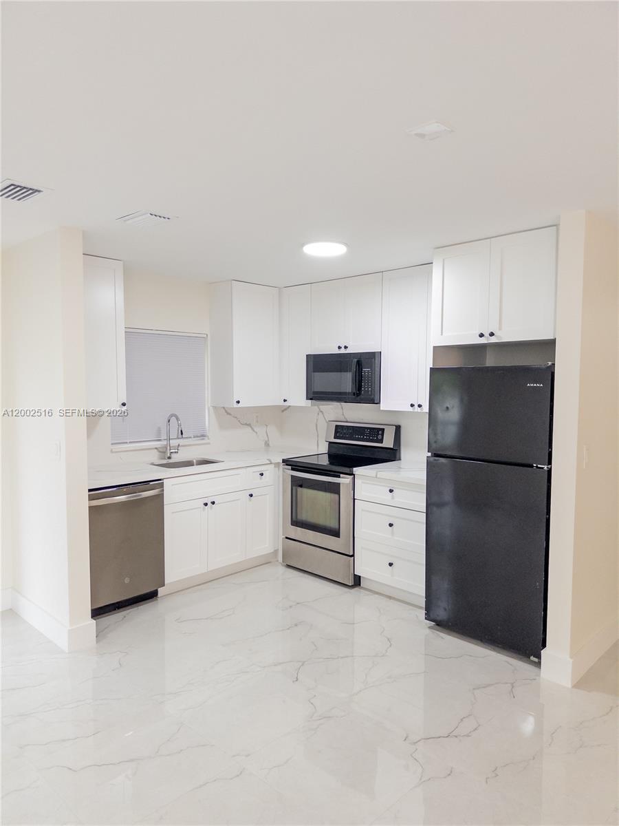 5400 NW 18th St #3N, Lauderhill FL 33313