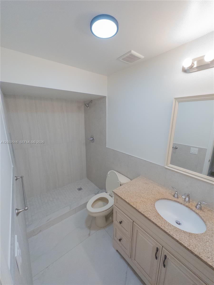 5400 NW 18th St #3N, Lauderhill FL 33313