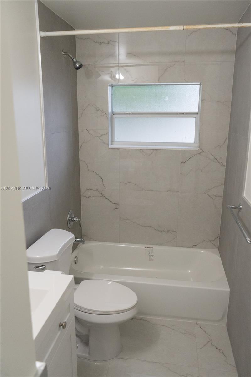 5400 NW 18th St #3N, Lauderhill FL 33313