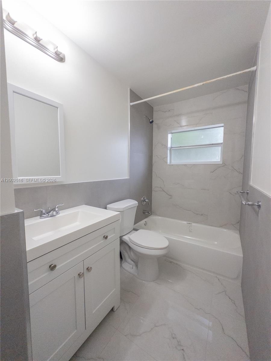 5400 NW 18th St #3N, Lauderhill FL 33313