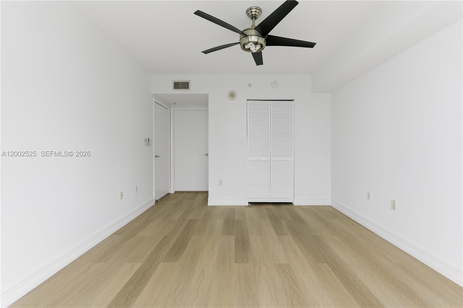 31 SE 5th St #2301, Miami FL 33131