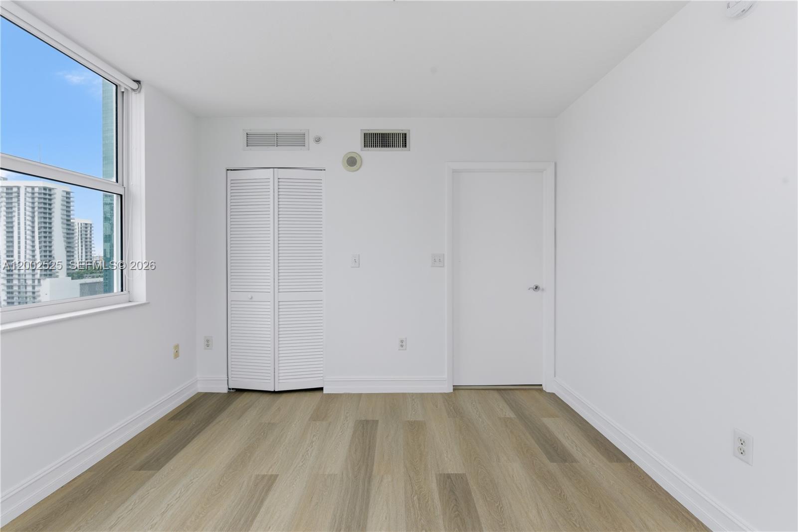 31 SE 5th St #2301, Miami FL 33131