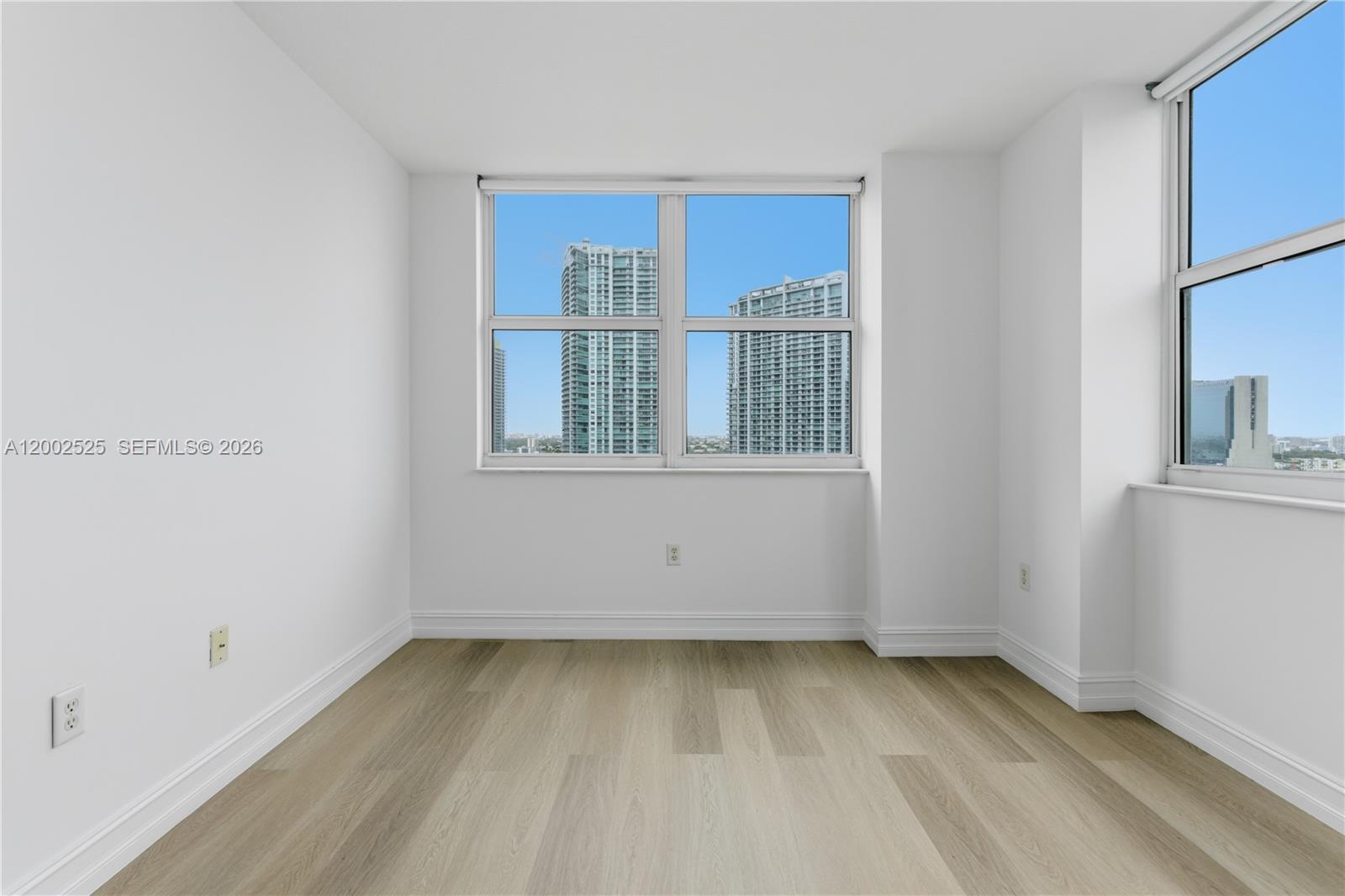 31 SE 5th St #2301, Miami FL 33131