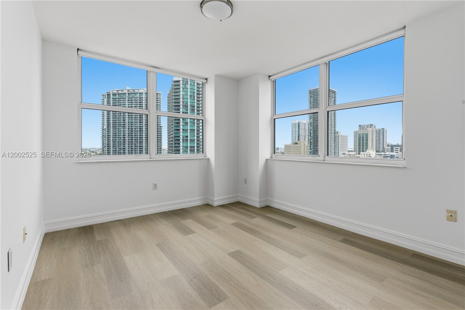 31 SE 5th St #2301, Miami FL 33131