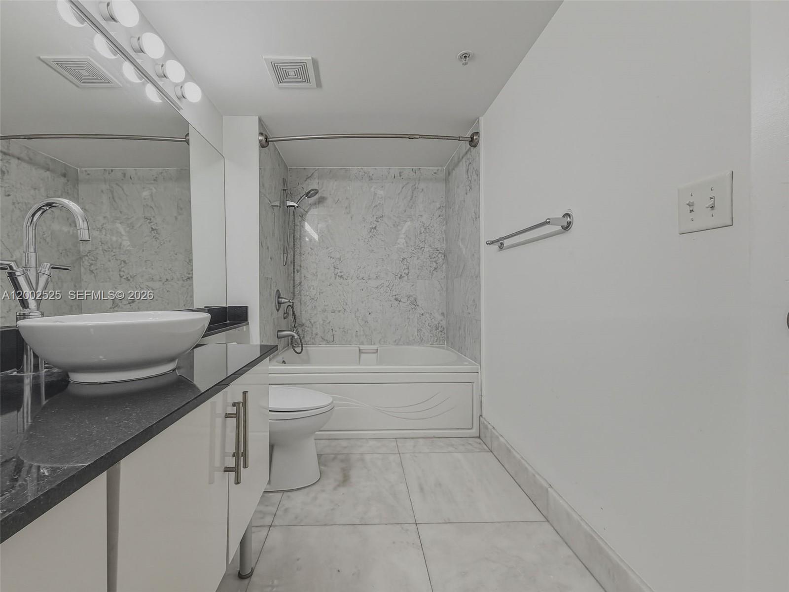 31 SE 5th St #2301, Miami FL 33131