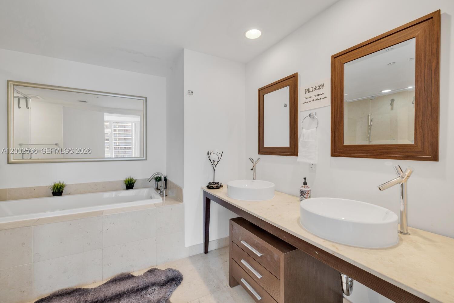 485 Brickell Ave #4104, Miami FL 33131