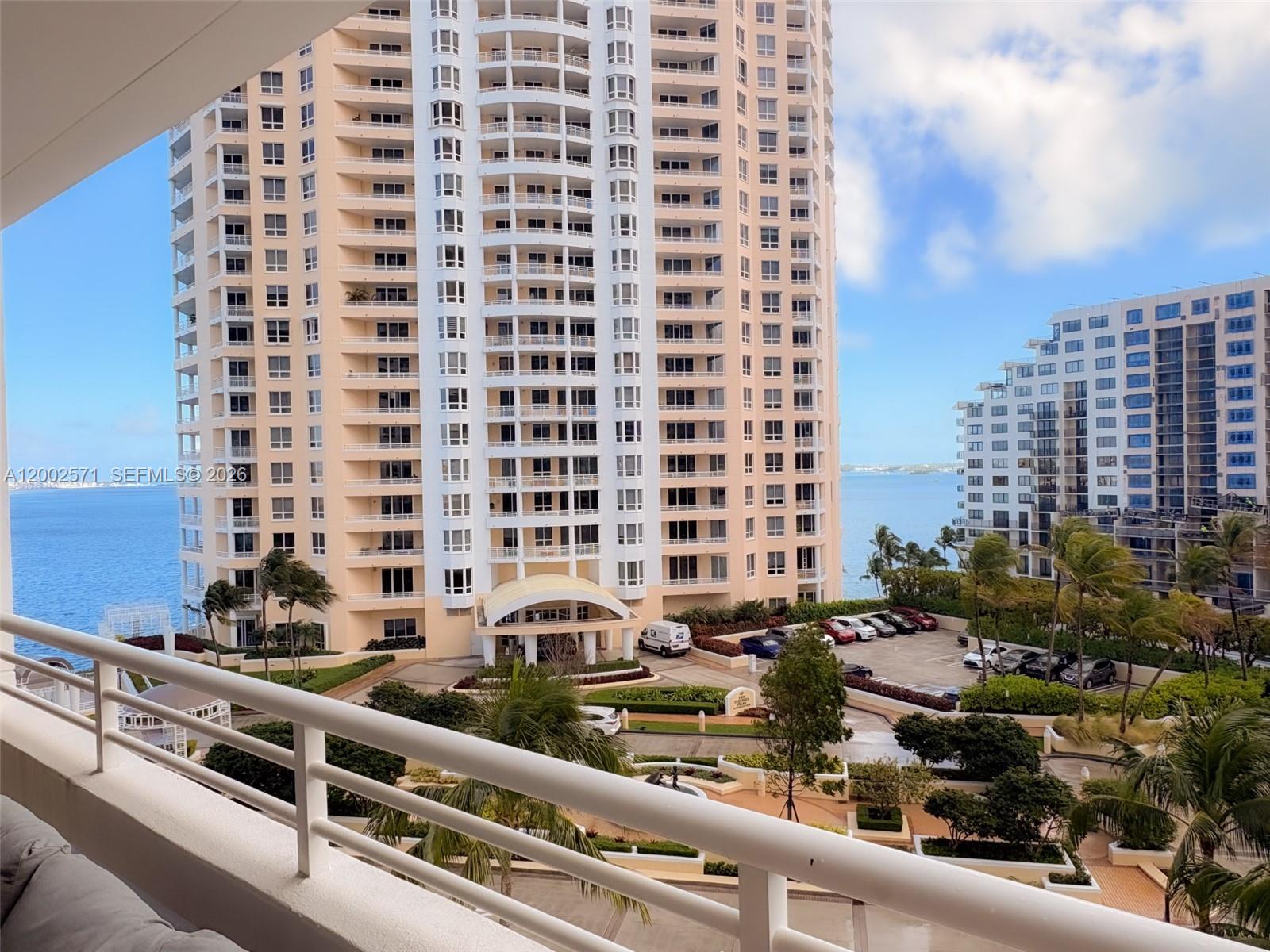 848 Brickell Key Dr #905, Miami FL 33131