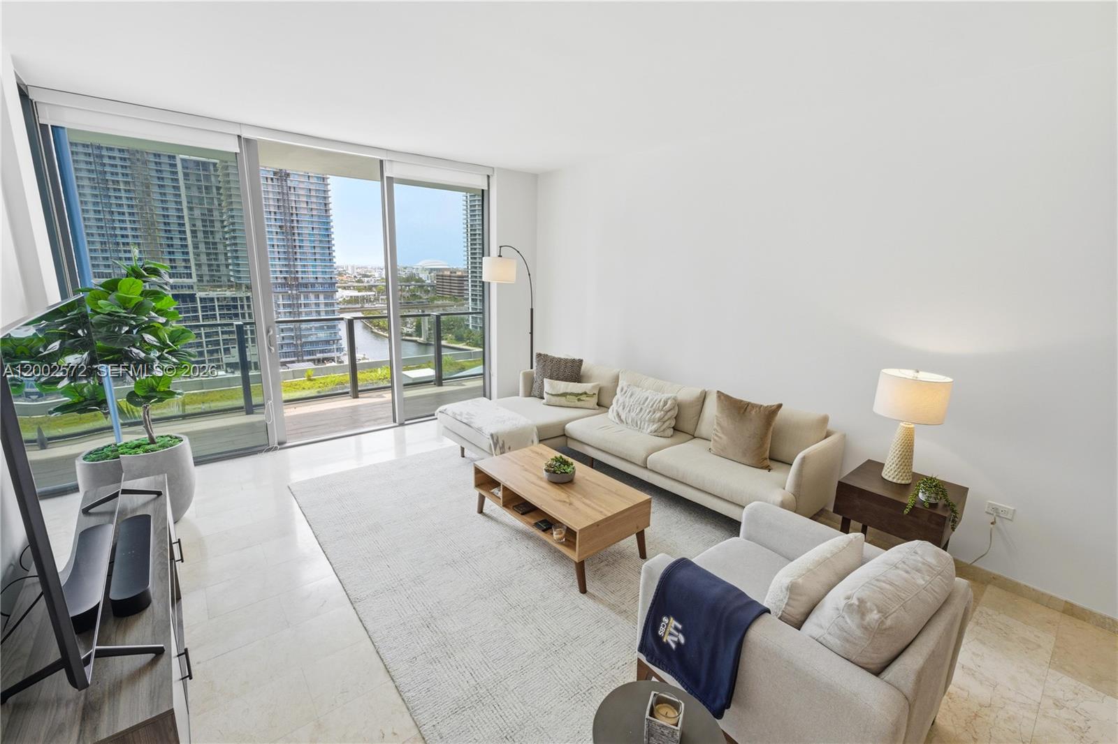 68 SE 6th St #1106, Miami FL 33131