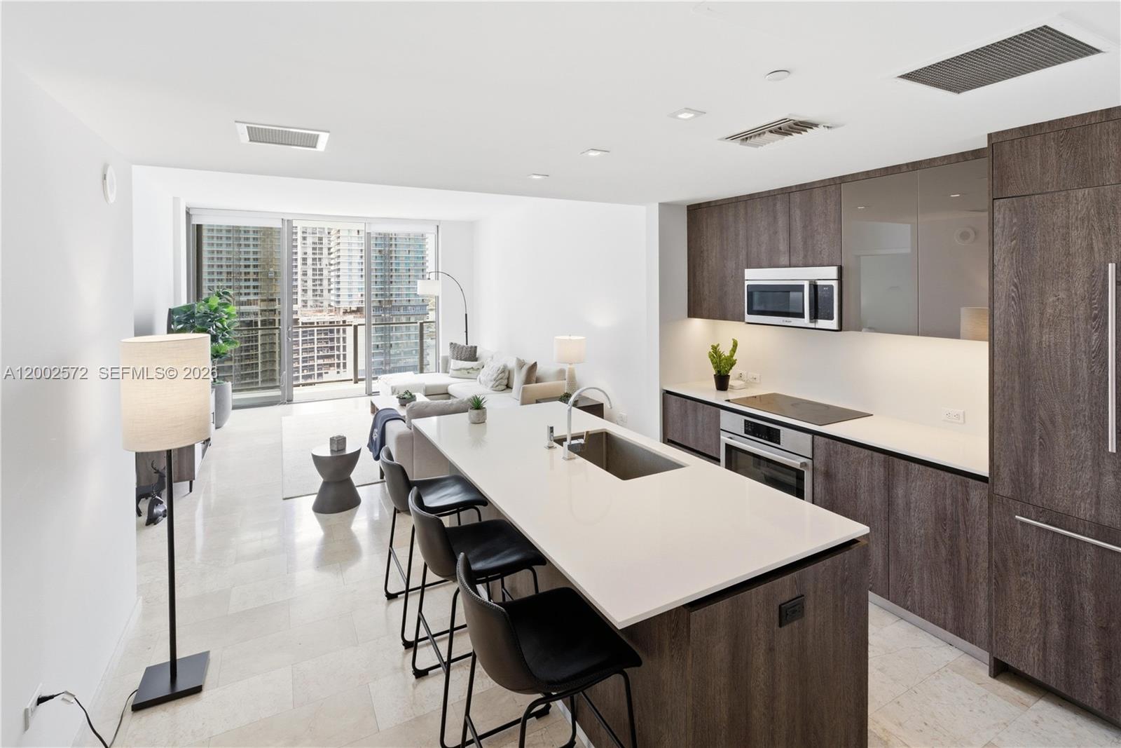 68 SE 6th St #1106, Miami FL 33131