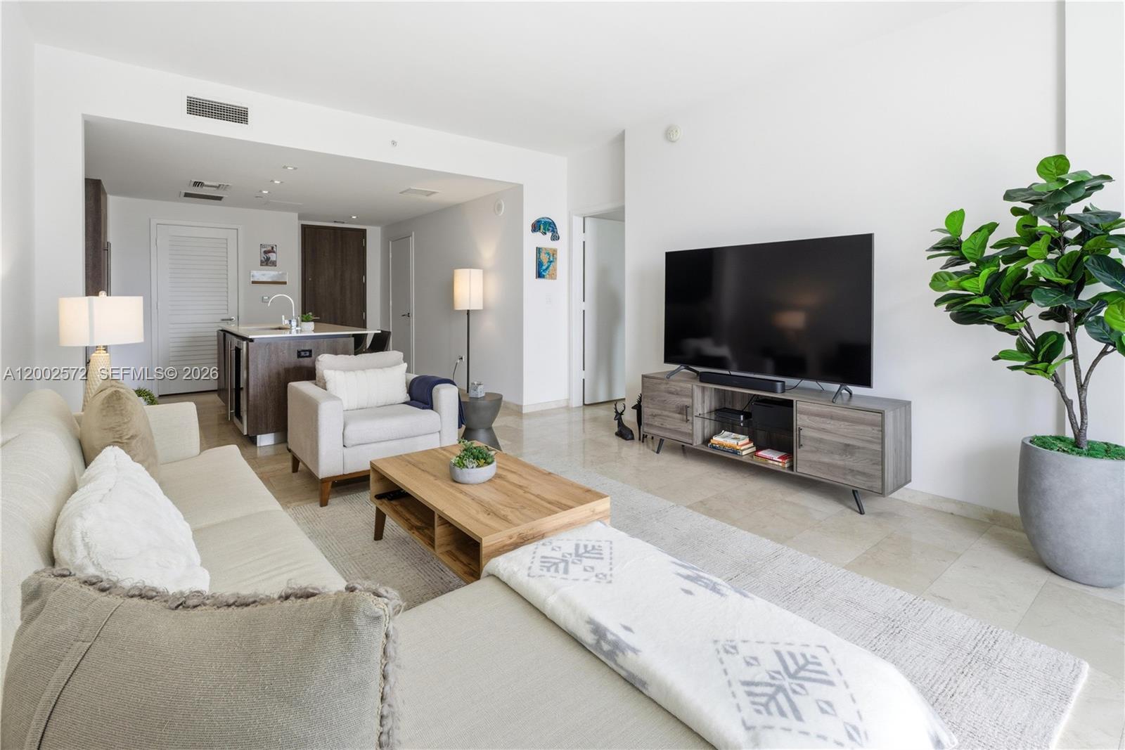 68 SE 6th St #1106, Miami FL 33131