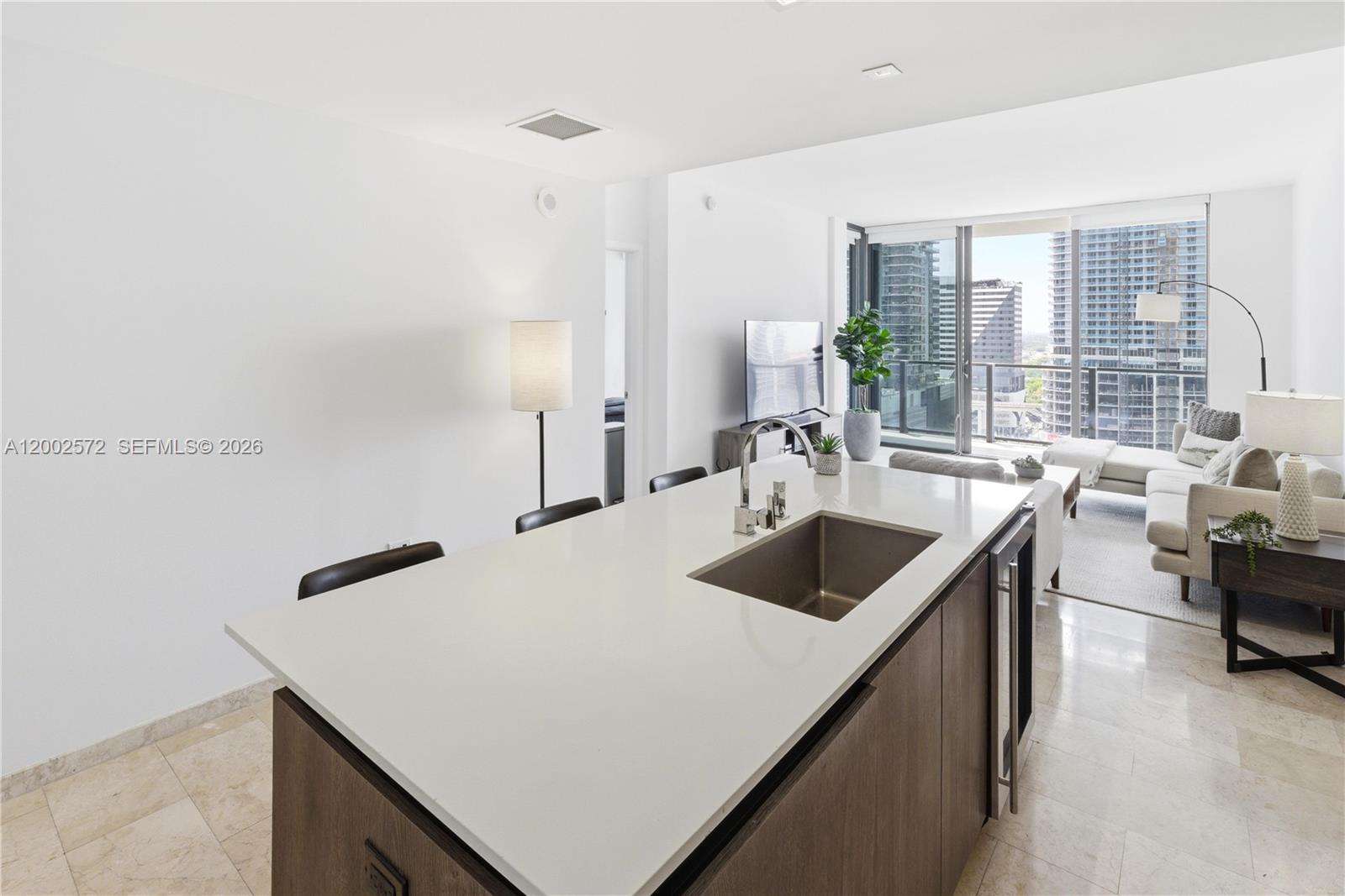 68 SE 6th St #1106, Miami FL 33131