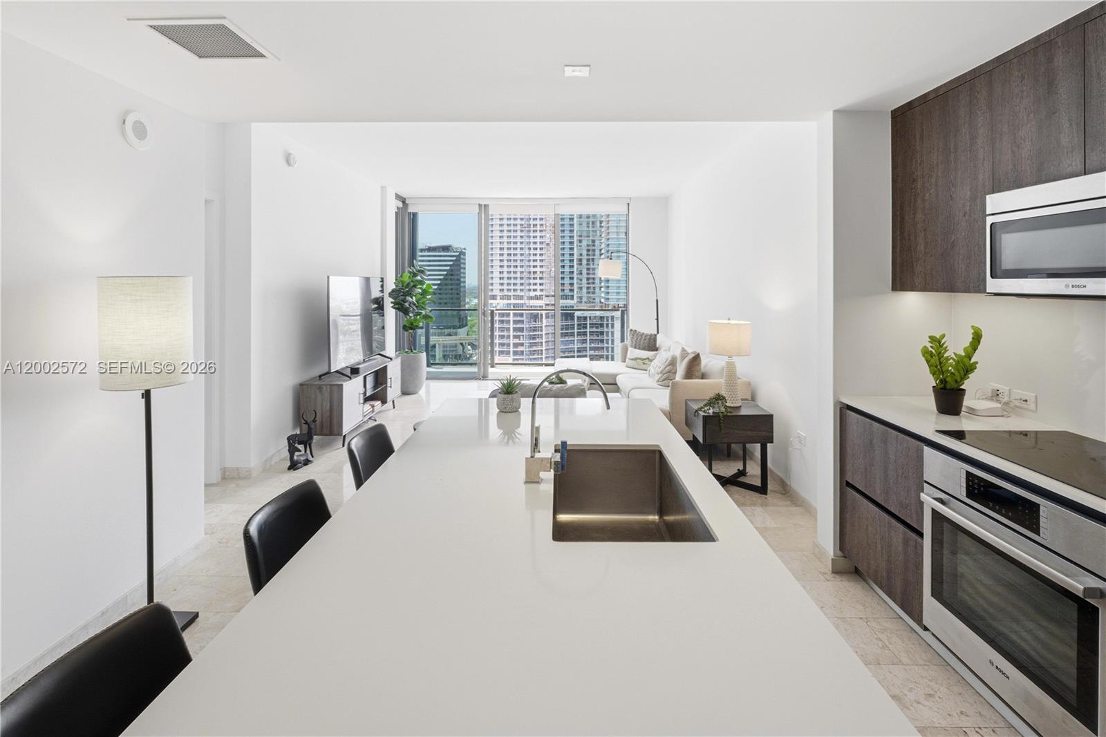 68 SE 6th St #1106, Miami FL 33131