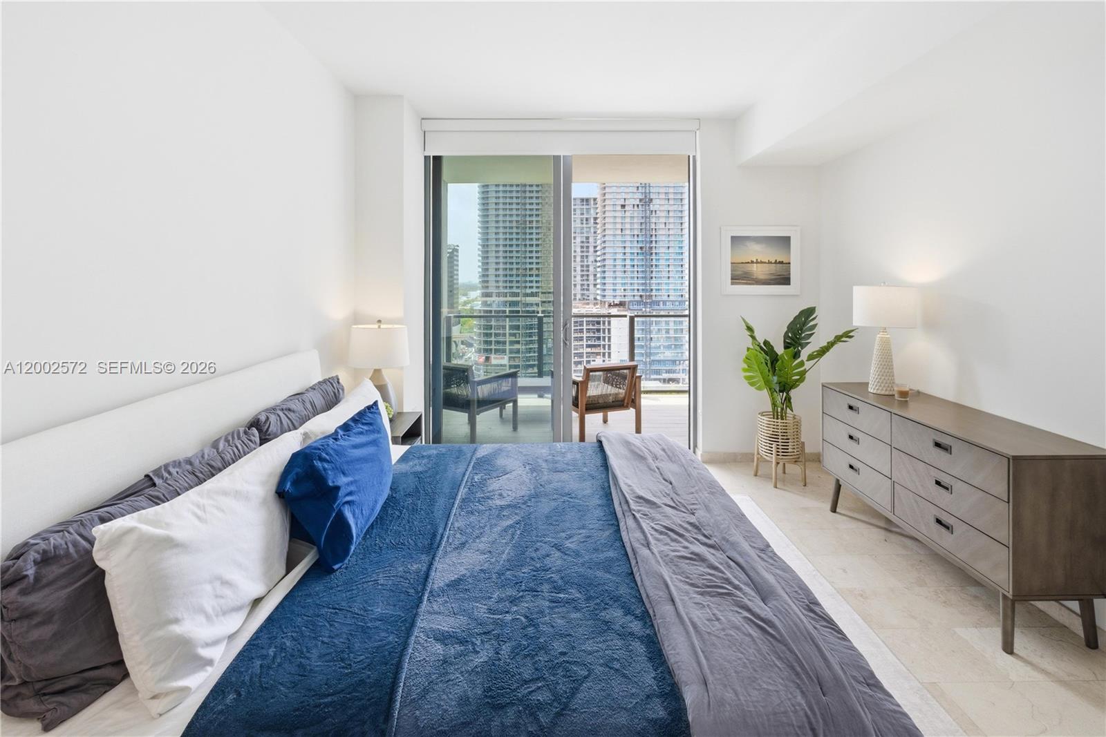 68 SE 6th St #1106, Miami FL 33131