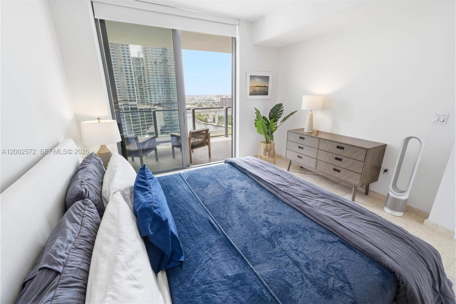 68 SE 6th St #1106, Miami FL 33131
