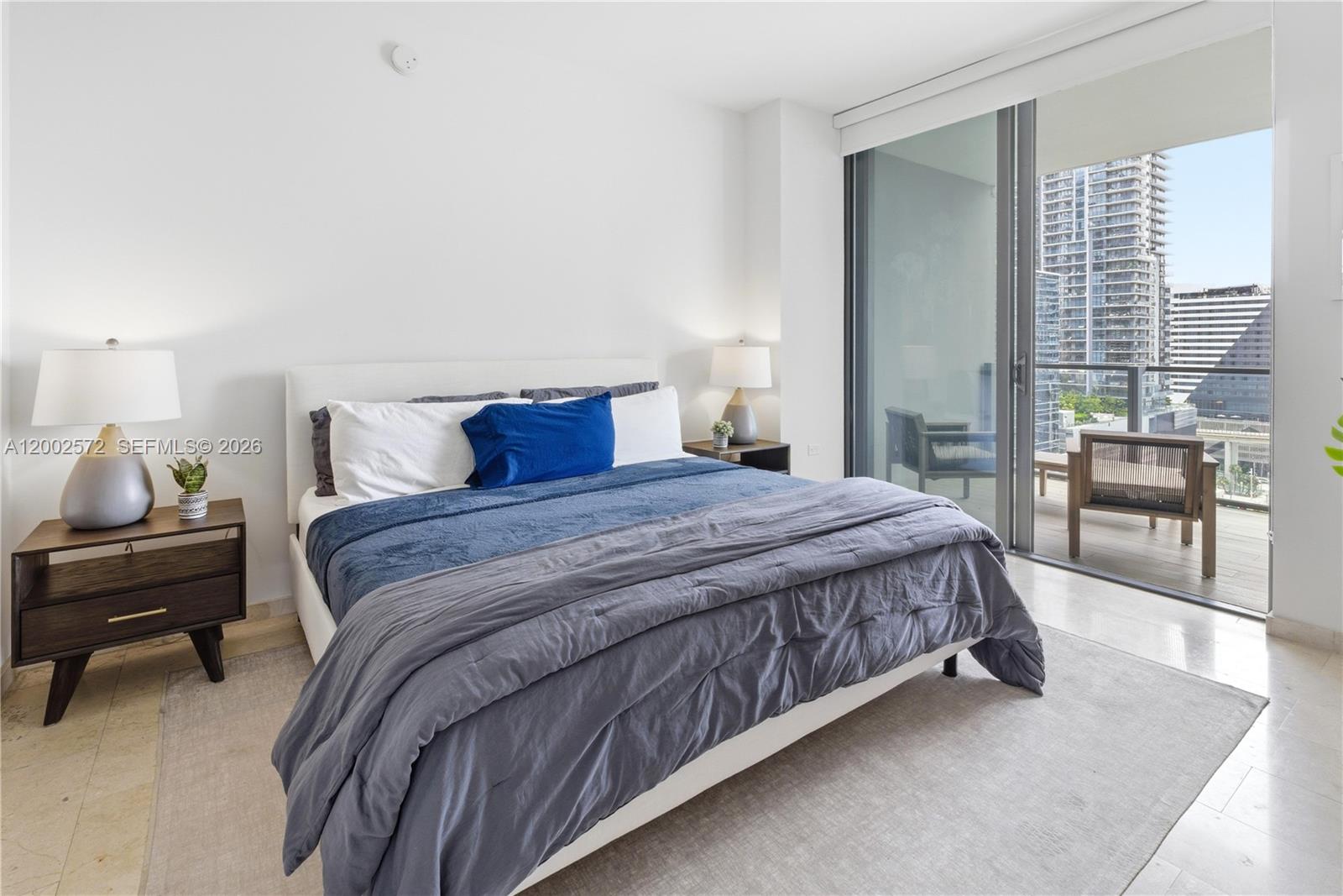 68 SE 6th St #1106, Miami FL 33131