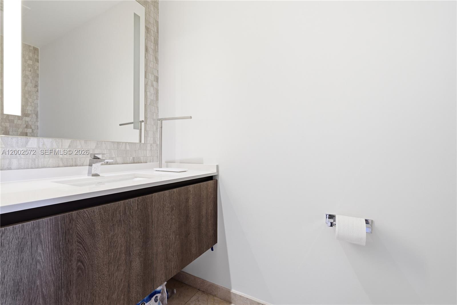68 SE 6th St #1106, Miami FL 33131