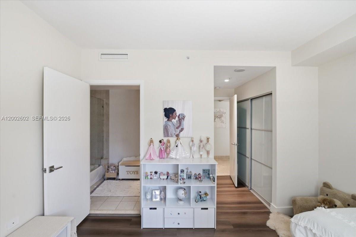 801 Brickell Key Blvd #409, Miami FL 33131