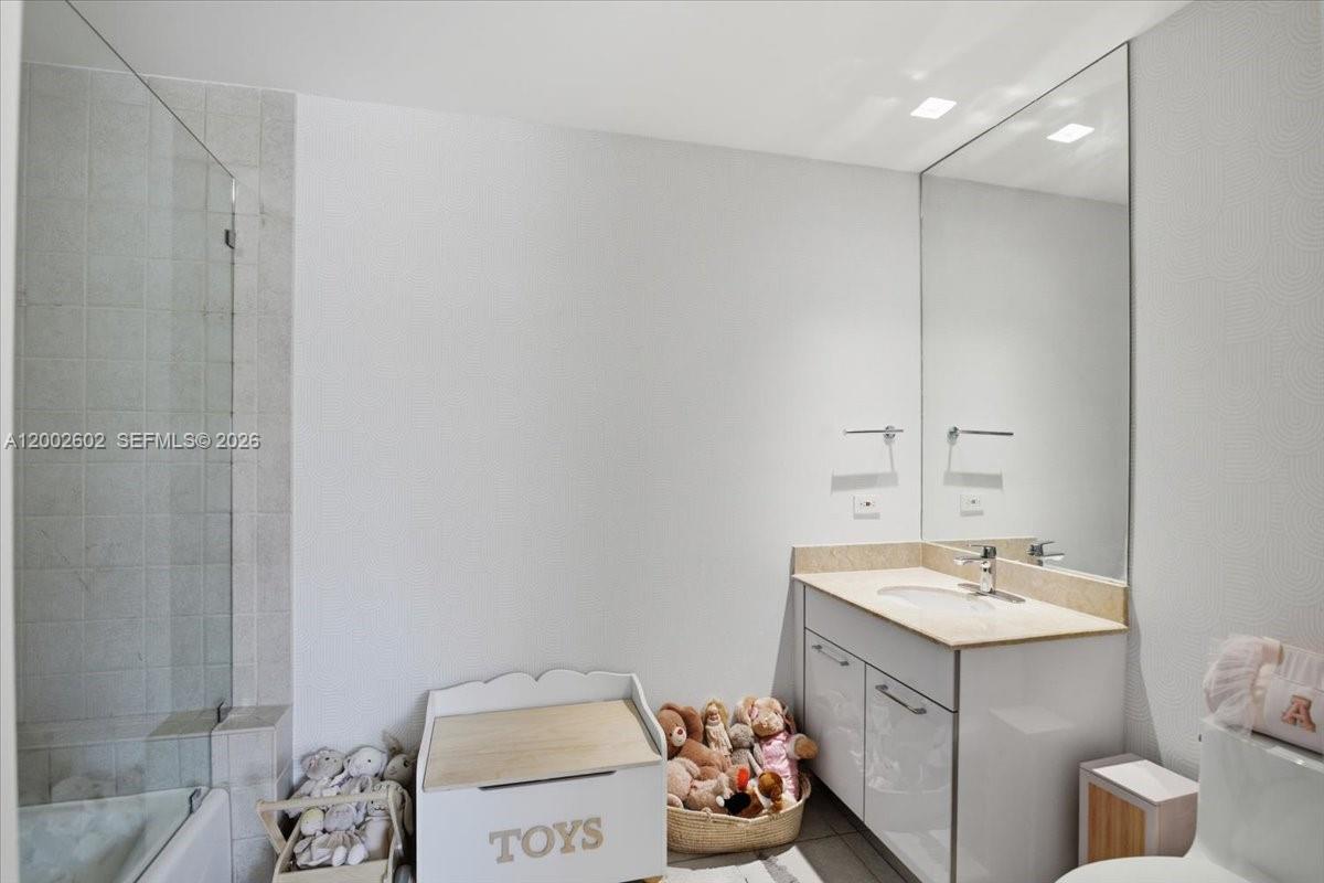 801 Brickell Key Blvd #409, Miami FL 33131