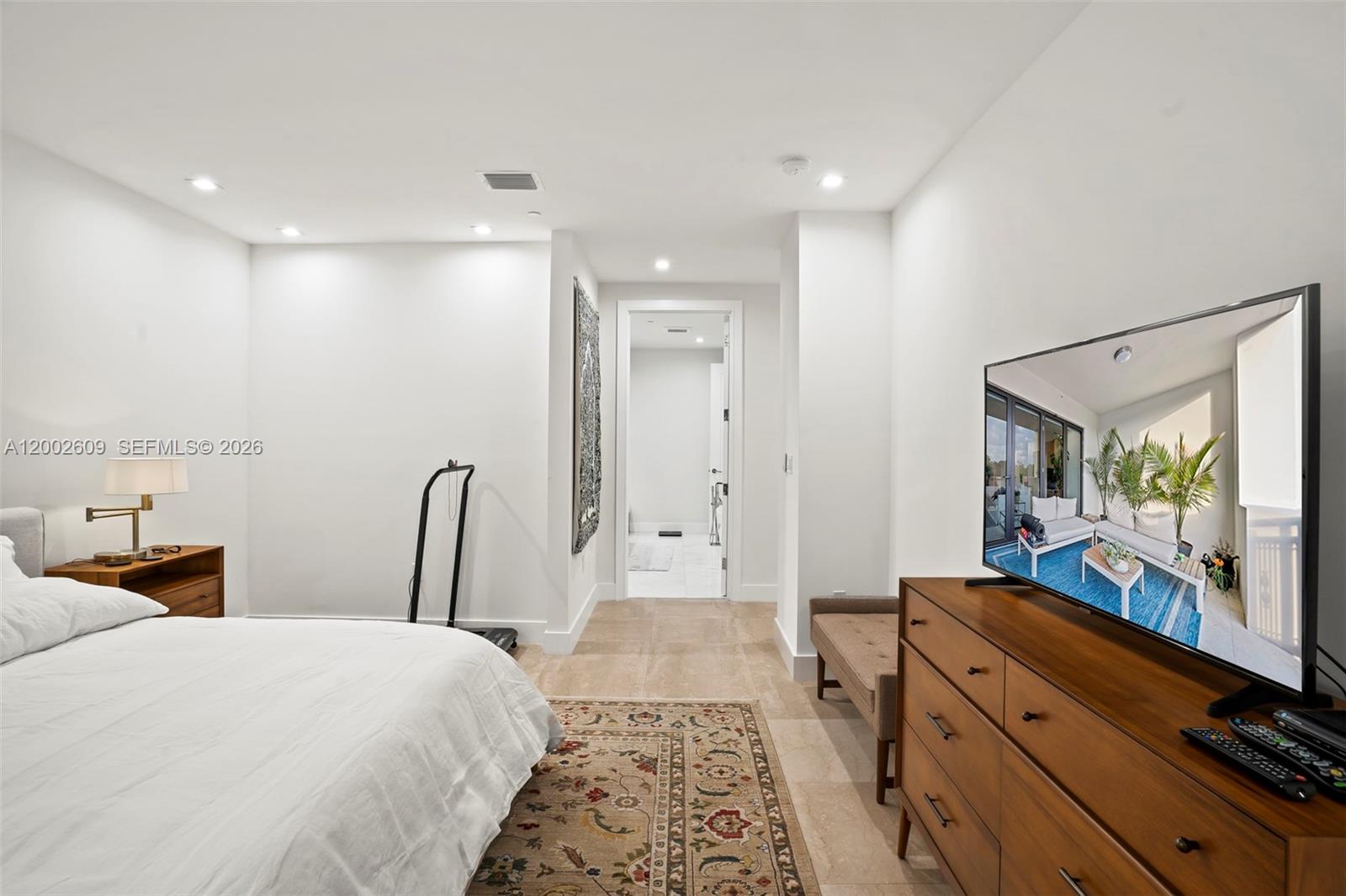 718 Valencia Ave #307, Coral Gables FL 33134