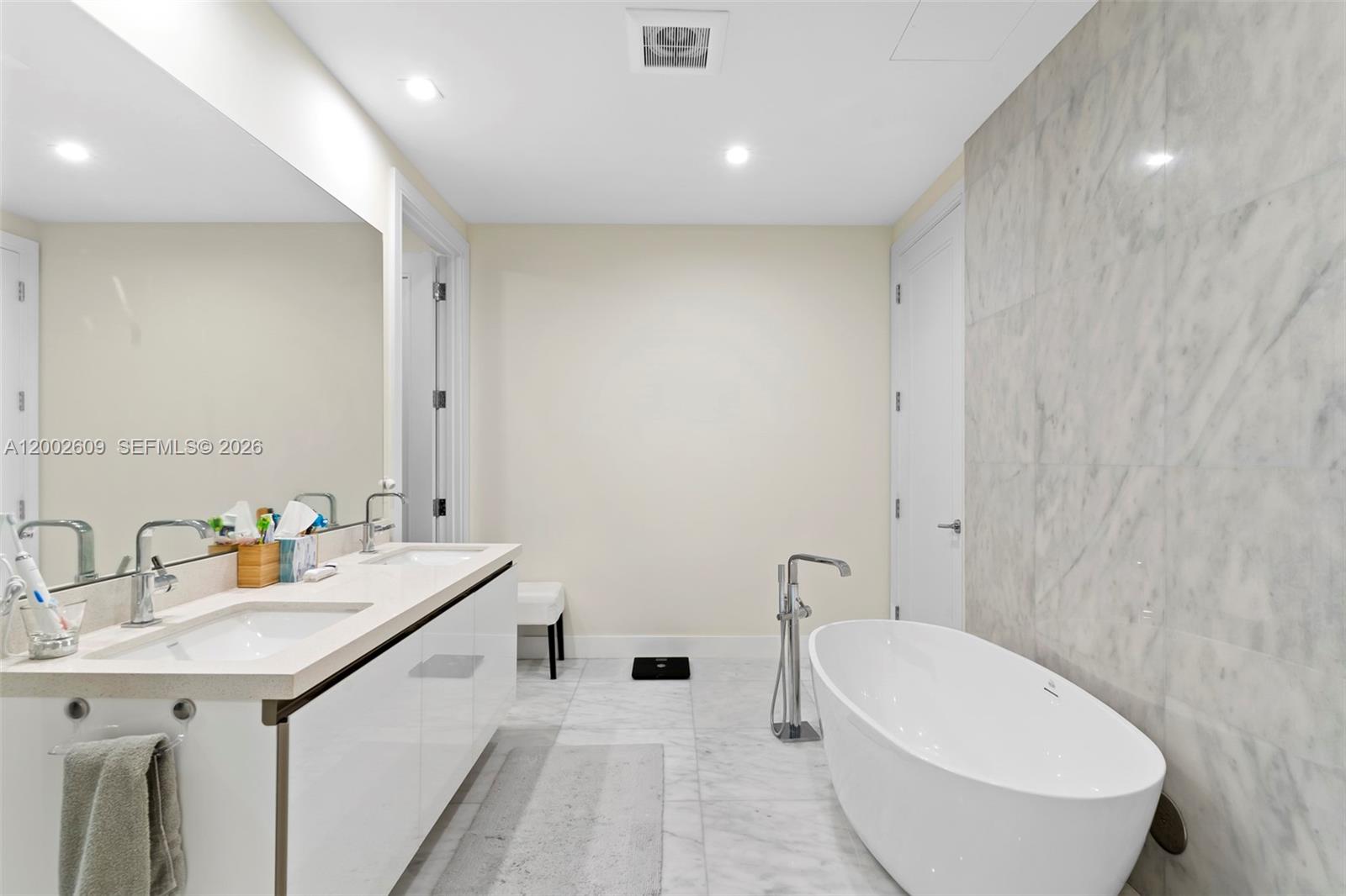 718 Valencia Ave #307, Coral Gables FL 33134