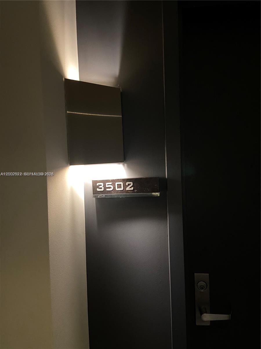 Miami FL 33131 - A12002622
