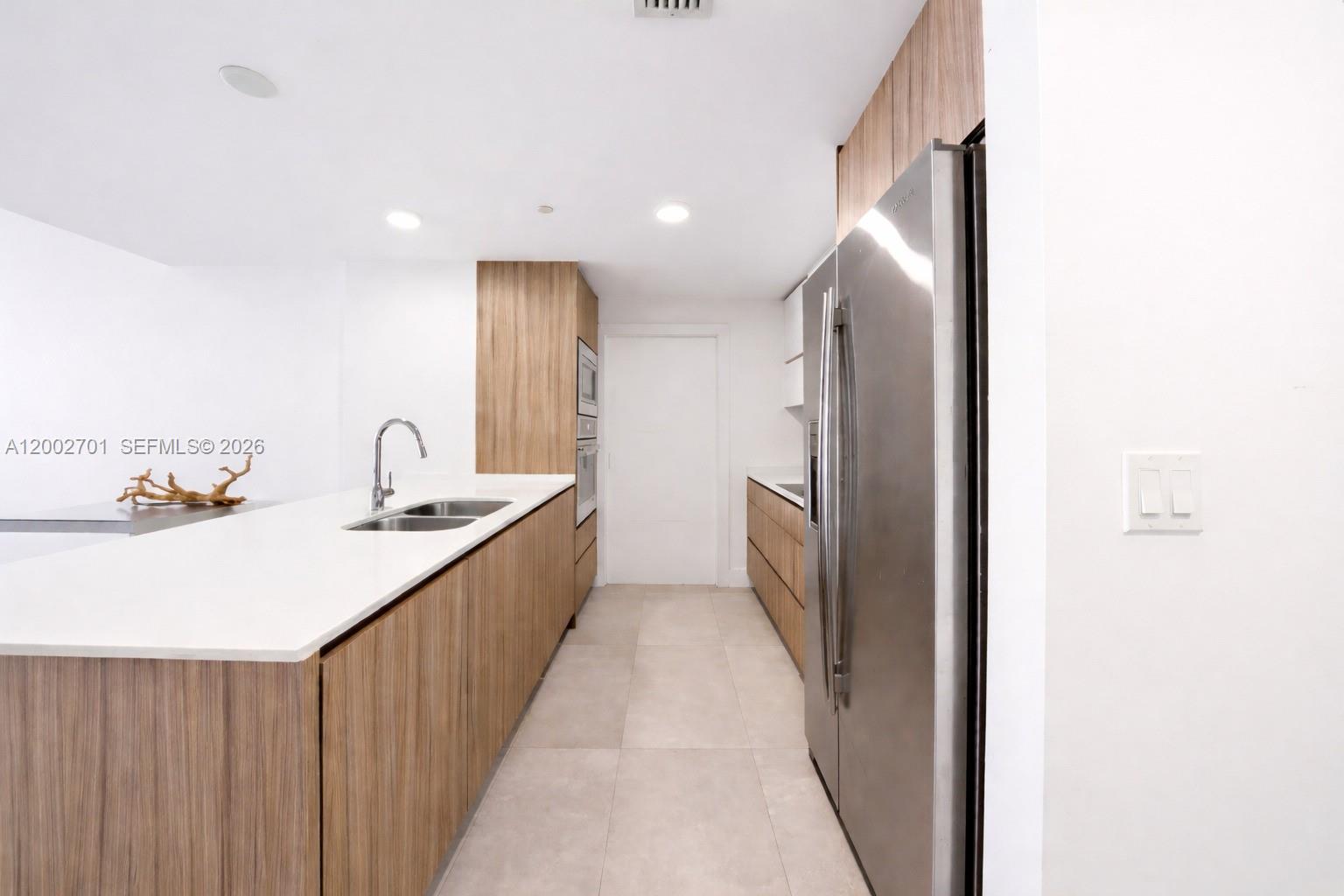 600 NE 27th St #1002, Miami FL 33137