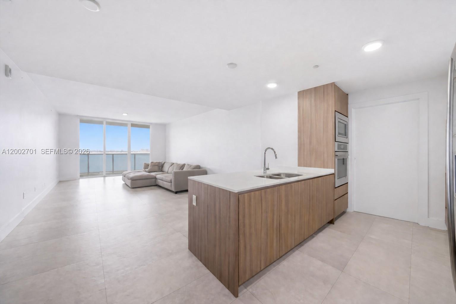 600 NE 27th St #1002, Miami FL 33137
