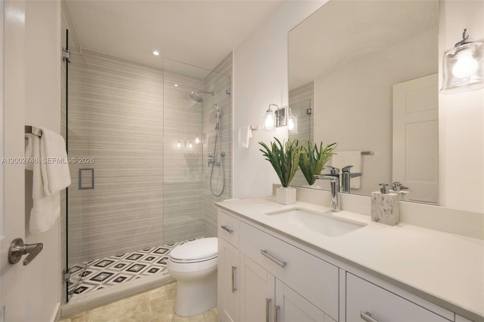 255 Ridgewood Rd, Key Biscayne FL 33149