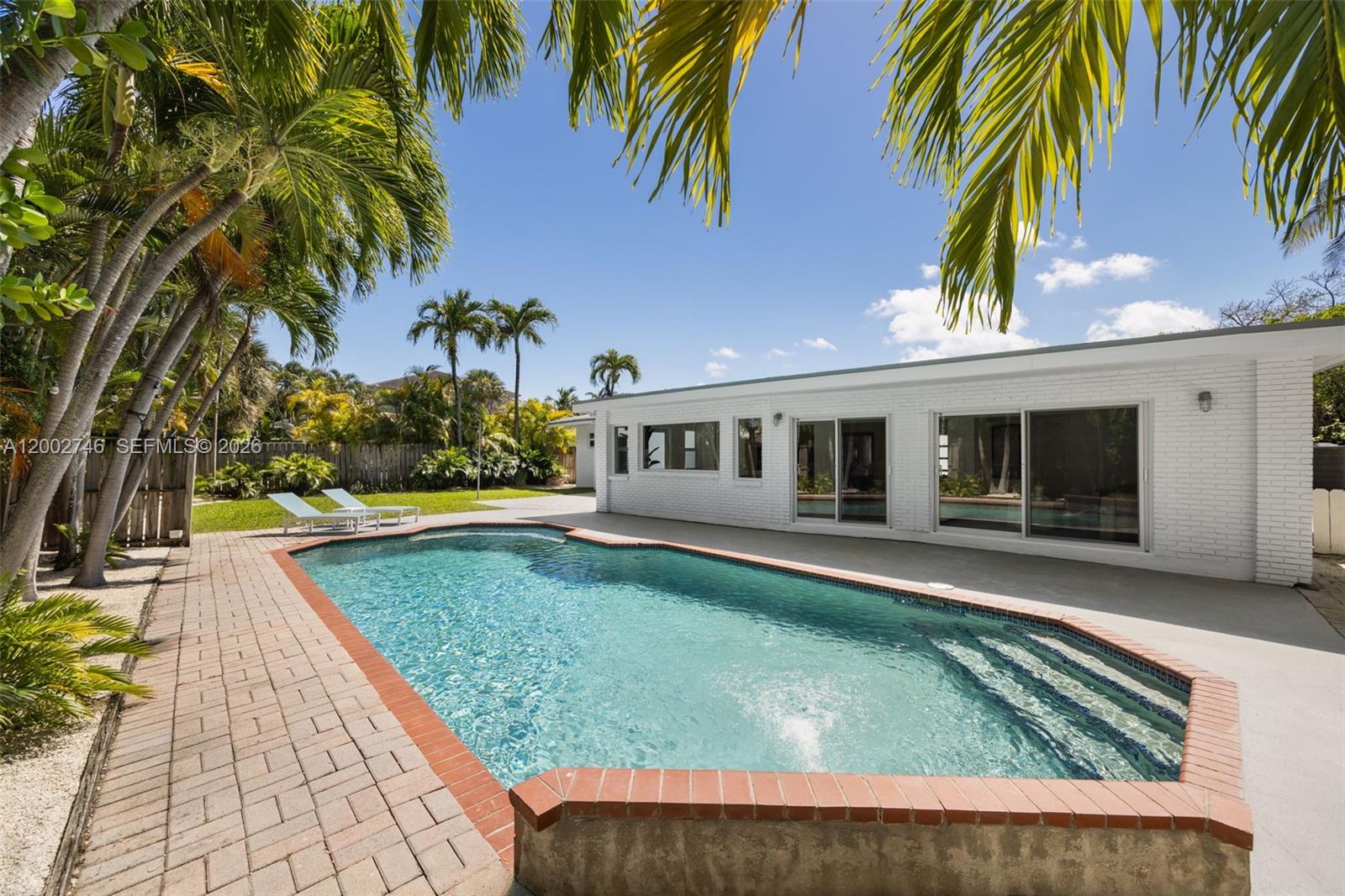 255 Ridgewood Rd, Key Biscayne FL 33149