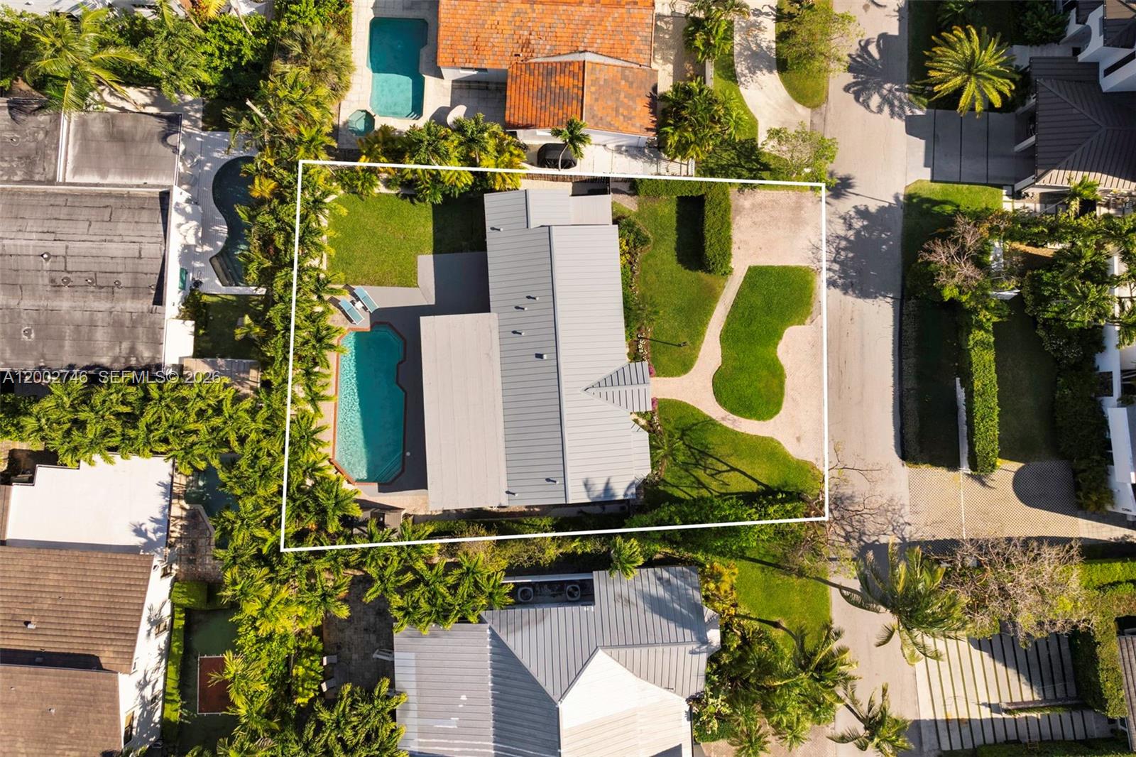 255 Ridgewood Rd, Key Biscayne FL 33149