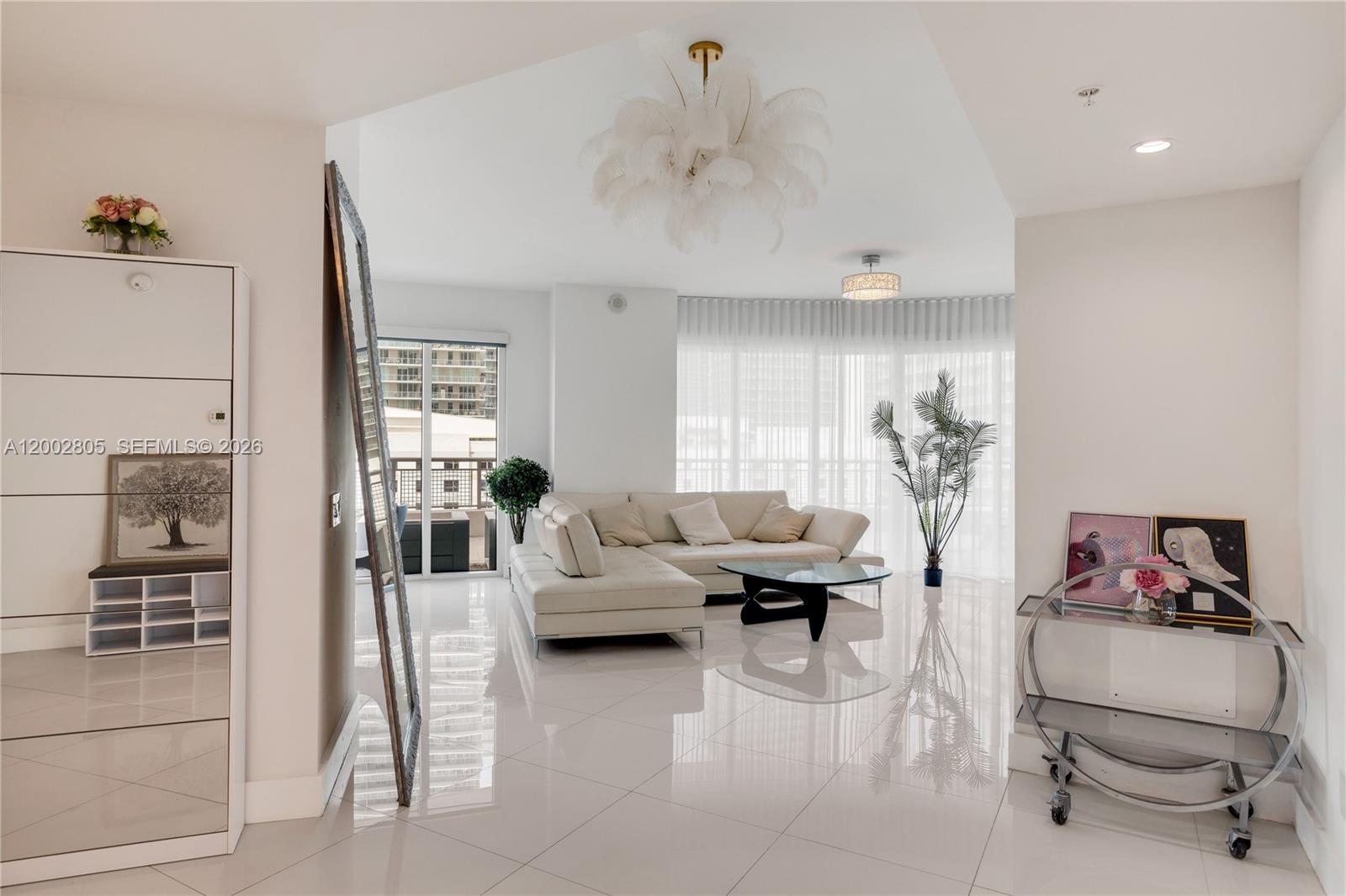 60 SW 13t St #1124, Miami FL 33130