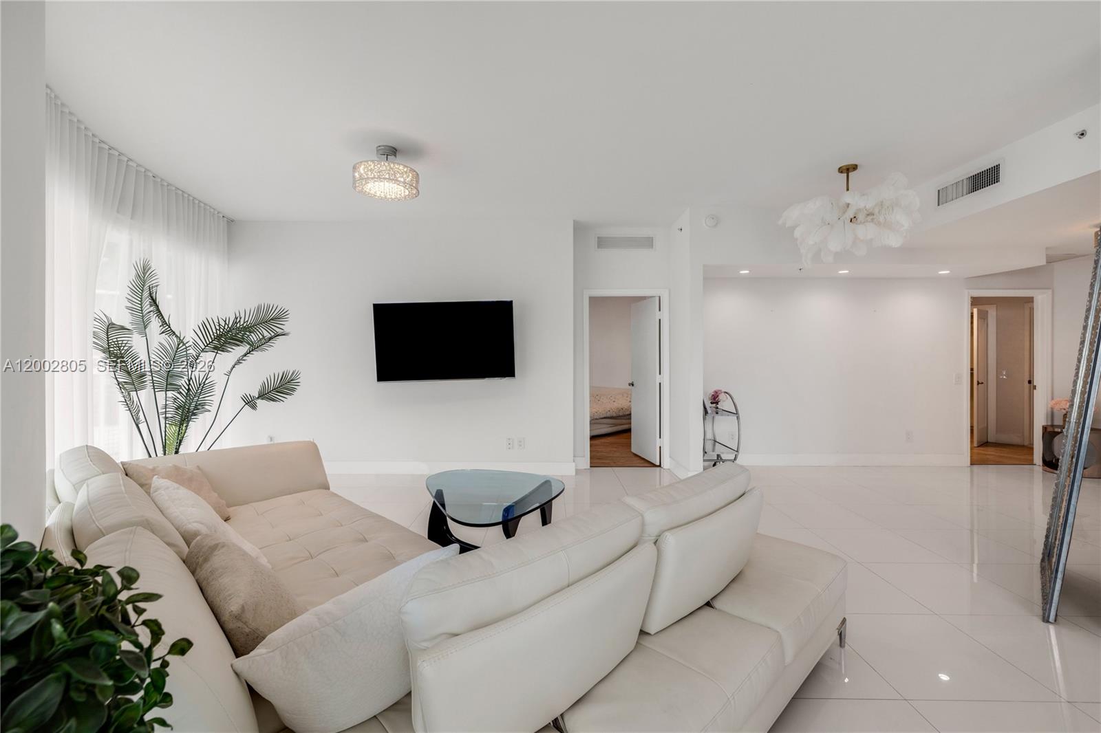 60 SW 13t St #1124, Miami FL 33130